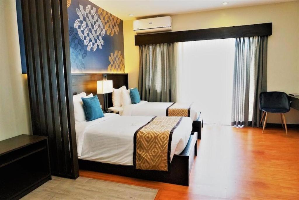 Whitewoods Convention And Leisure Hotel Silang Exterior foto