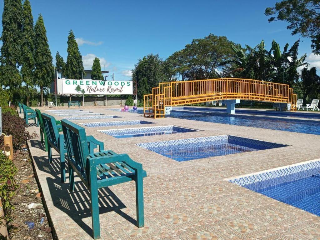 Whitewoods Convention And Leisure Hotel Silang Exterior foto