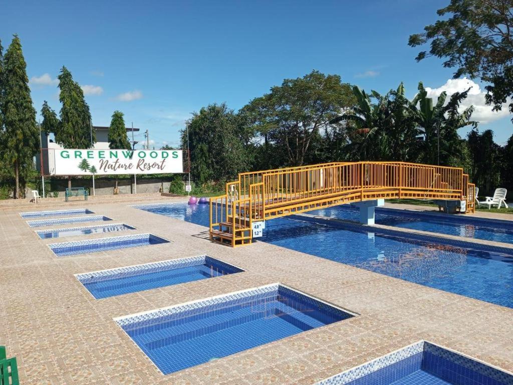 Whitewoods Convention And Leisure Hotel Silang Exterior foto